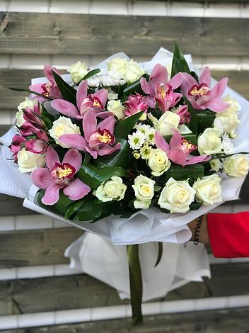 Букет цветов из: Розы и Хризантемы в Головчино