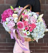 Композиция солнечный день в Головчино Цветочная композиция из Розы, Хризантемы, Пионы и Лизиантусы в корзине в Головчино