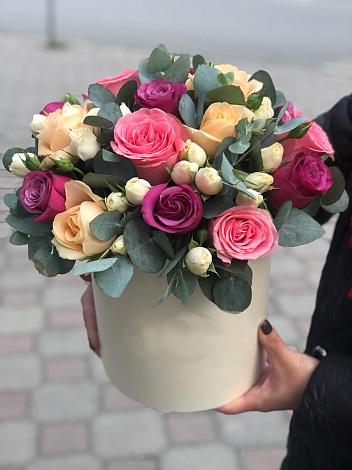 Цветочная композиция из Розы в шляпной коробке в Головчино