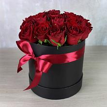 Цветочная композиция из Розы в шляпной коробке в Головчино