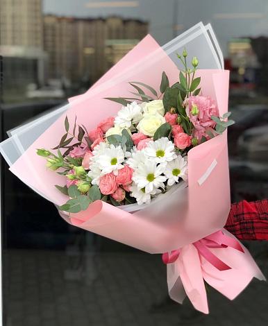 Букет цветов из: Розы, Лизиантусы и Хризантемы в Головчино